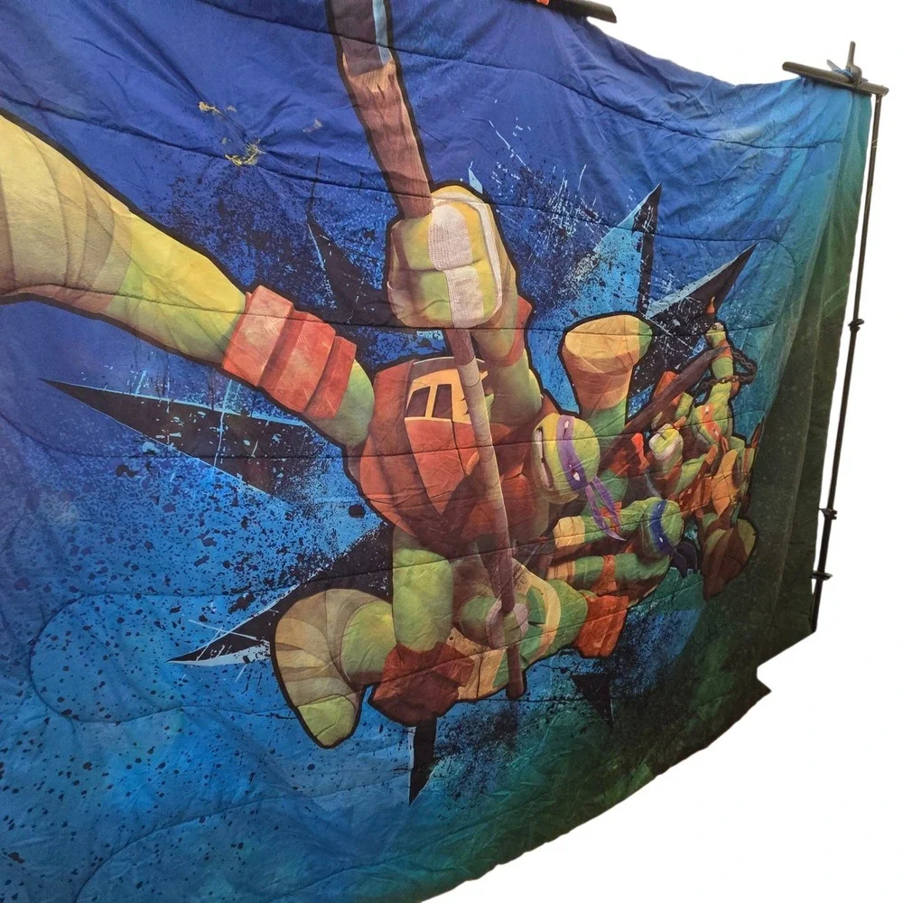 Teenage Mutant Ninja Turtles Reversible Twin Comforter and Pillowcase Set Blue